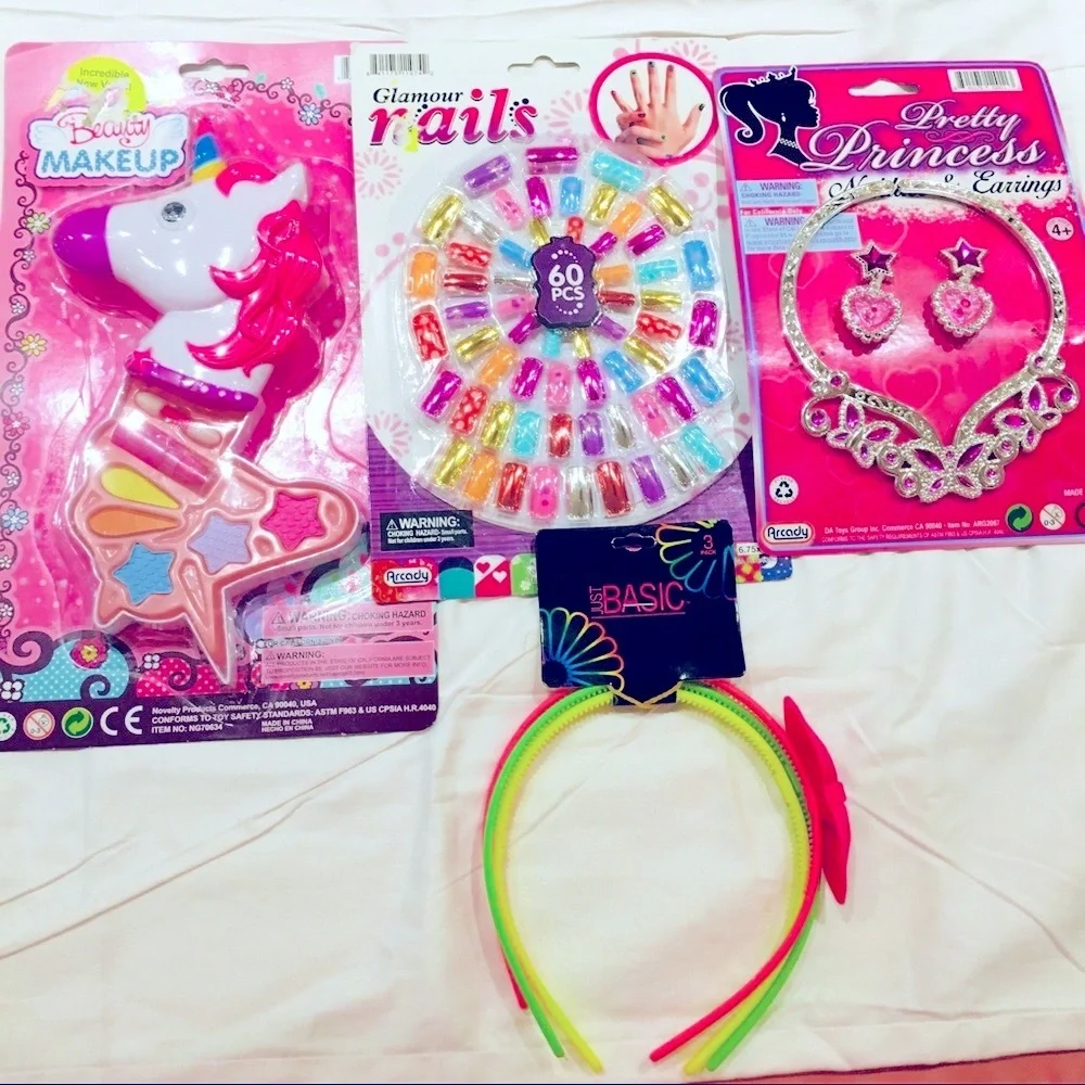 NWT Necklace earrings Pink Makeup and 60 press on nails